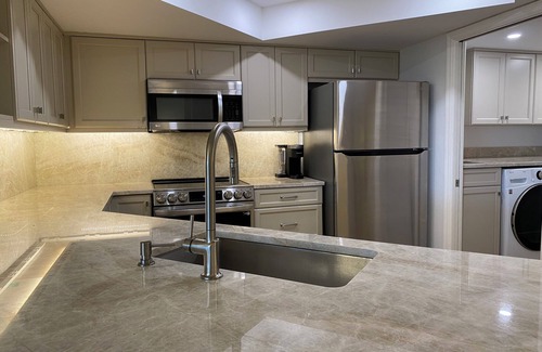 South Beach Condo | Stylish Vero Retreat - Minutes from downtown with Moorings private beach access