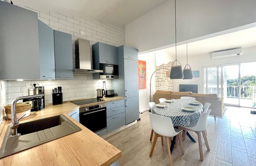Stari Grad House | Stylish villa by the seafront