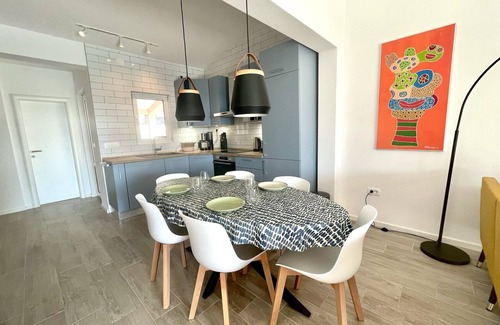 Stari Grad House | Stylish villa by the seafront