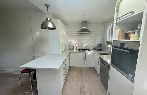 Grey Lynn House | Stylish Villa. Walking distance to Eden Park, Ponsonby & Grey Lynn Shops