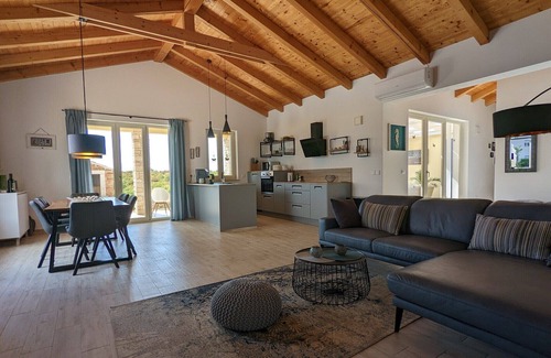 Bale Villa | Stylish villa with large pool and garden in Bale