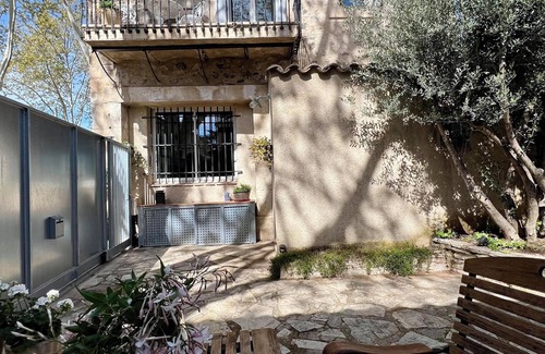 Usclas-d'Herault House | Stylish Village House With Modern Studio