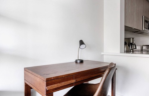 West Los Angeles Apartment | Stylish West LA 1BR w/Pool, Gym & BBQ, nr Restaurants, by Blueground