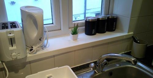 Shepherd's Bush Apartment | Stylish West London Get Away Shepherd bush Market London Westfield Apartment