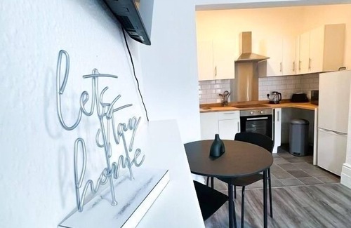 Westbrook Apartment | Stylish Westbrook Apartment