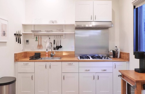 Westlake House | Stylish Westlake Guest House/Large Yard/Mountain View/Parking/Central Location