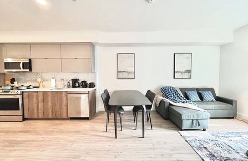 West Los Angeles Hotel | Stylish Westwood Apartment