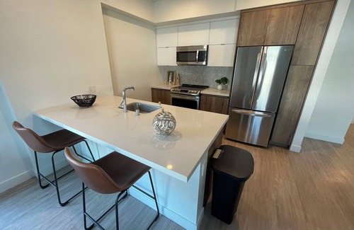 West Los Angeles Hotel | Stylish Westwood Apartment