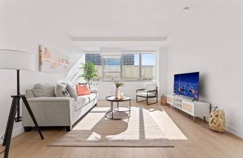 West Los Angeles Apartment | Stylish Westwood Apartment - Steps from UCLA-2 bedroom 2 bath