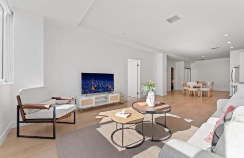 West Los Angeles Apartment | Stylish Westwood Apartment - Steps from UCLA-2 bedroom 2 bath