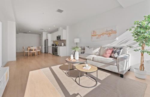 West Los Angeles Apartment | Stylish Westwood Apartment - Steps from UCLA-2 bedroom 2 bath