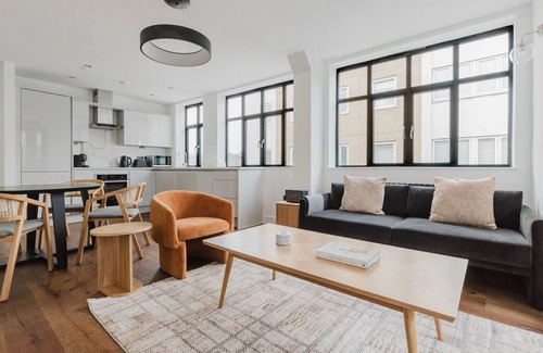 Whitechapel Apartment | Stylish Whitechapel 2BR, w/Balcony, nr Shops & Bars, by Blueground