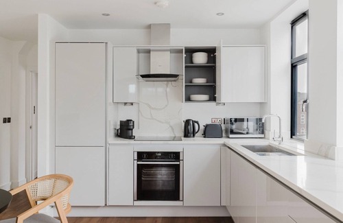 Whitechapel Apartment | Stylish Whitechapel 2BR, w/Balcony, nr Shops & Bars, by Blueground