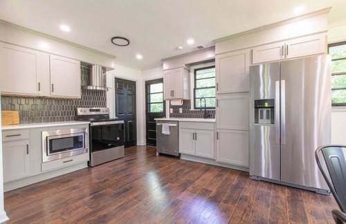 Nashville House | Stylish workforce home 10 mins to Airport