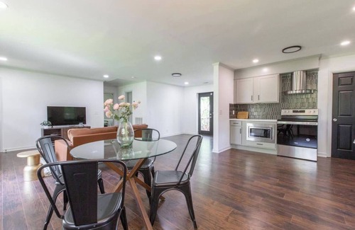 Nashville House | Stylish workforce home 10 mins to Airport