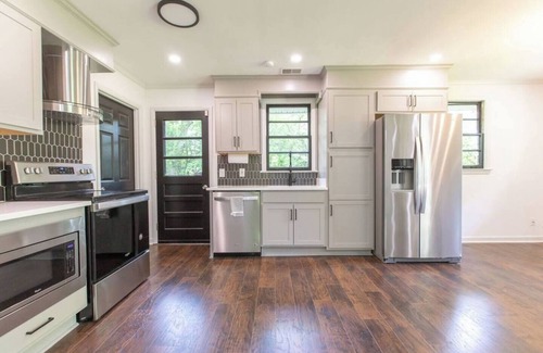 Nashville House | Stylish workforce home 10 mins to Airport