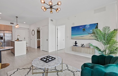 Northeast Miami Apartment | Stylish Wynwood 1BR & Guest Bed Walk to Art, Bars & Nightlife!