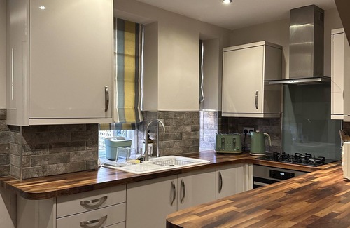 Embsay House | Stylish Yorkshire Dales Cottage: close to Skipton,walks,fireplace,dog friendly!