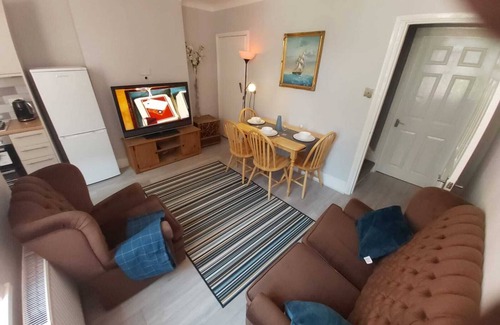 Cray Valley East House | Stylishly designed large house with garden