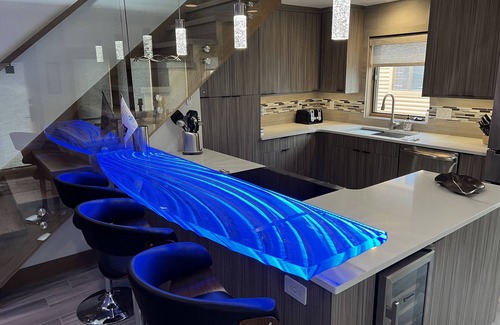 Deer Valley Condo | Stylishly Remodeled Retreat on Deer Valley Loop with Private Hot Tub!