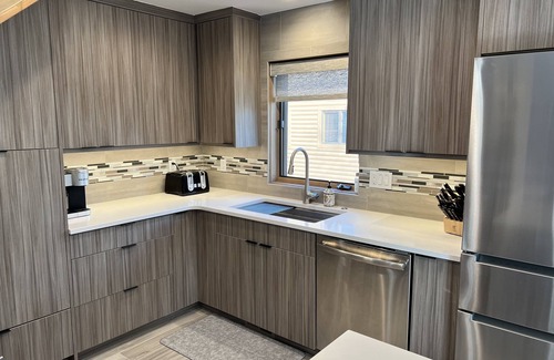 Deer Valley Condo | Stylishly Remodeled Retreat on Deer Valley Loop with Private Hot Tub!