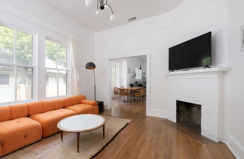Pleasant Street House | Stylishly renovated cottage in downtown Gainesville near UF & Shands.
