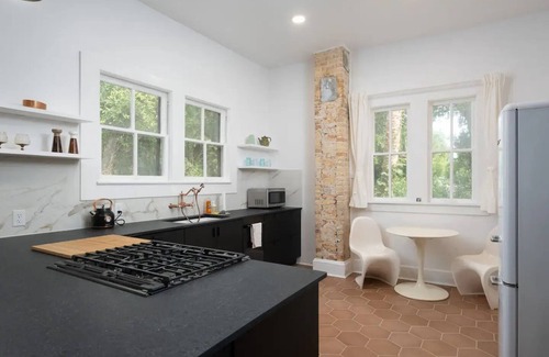 Pleasant Street House | Stylishly renovated cottage in downtown Gainesville near UF & Shands.