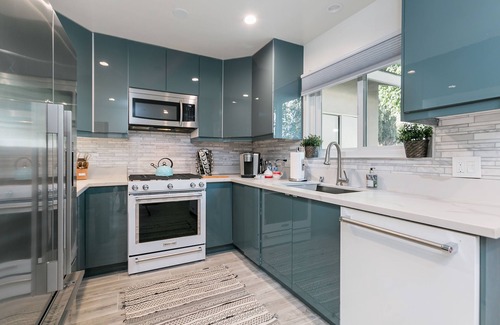 Brentwood House | Stylishly Renovated Townhouse in Prime Brentwood Location