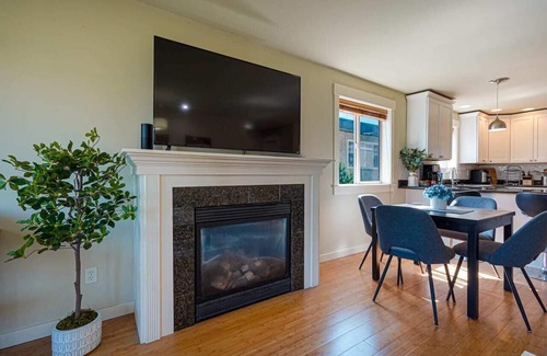 Greenwood House | Stylist Home with Dual Suites near Green Lake