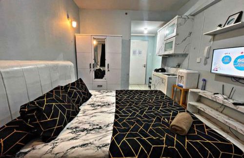 Pluit Apartment | Stylist & Minimalist Studio Pool View at Apt Green Bay Tower G
