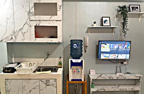 Pluit Apartment | Stylist & Minimalist Studio Pool View at Apt Green Bay Tower G
