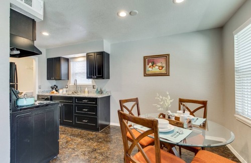 Norman Apartment | [SU 922 - 4] Graciela's Campus-close 2 bedroom luxury, Apartment near to Downtown Norman