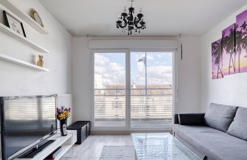 Champigny-sur-Marne Apartment | Sublime appart centre ville terrasse gare 4pers
