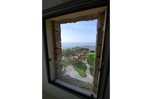 Coti-Chiavari House | SUBLIME BERGERIE feet in the water in South Corsica