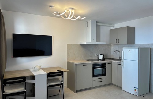 La Croix des Gardes Apartment | Sublime Cannes apartment with sea view terrace - sleeps 6, pets welcome