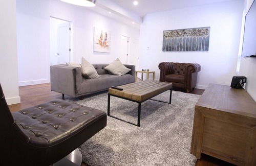 La Petite-Patrie Apartment | Sublime Condo Moderne - 3 Chambres-metro