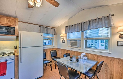 Lincoln House | Sublime Dragonfly Cottage with Lake Access!