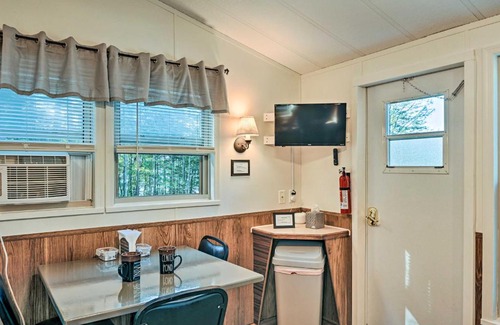 Lincoln House | Sublime Dragonfly Cottage with Lake Access!