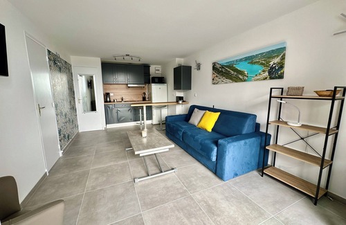Mandelieu-La-Napoule Apartment | Sublime studio with large terrace and pool