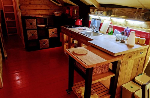 Great Witley Cabin | Sublime & Tranquil Safari Lodge - Hakuna Matata!