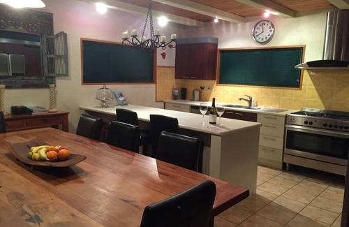 Wanaka House | SUBSTANTIAL 4 BEDRMS w 4 BATHRMS, HOT TUB, GAMES ROOM. EASY WALK TO TOWN