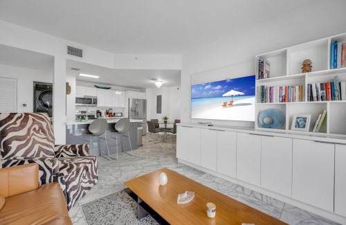 Midtown Apartment | Subtle 2 Bed in Edgewater near Downtown With Free Parking