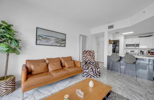 Midtown Apartment | Subtle 2 Bed in Edgewater near Downtown With Free Parking
