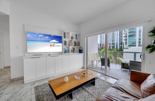 Midtown Apartment | Subtle 2 Bed in Edgewater near Downtown With Free Parking