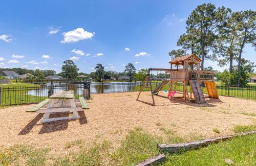 Saint Elmo House | Suburban Bliss! Cozy Home with Neighborhood Perks