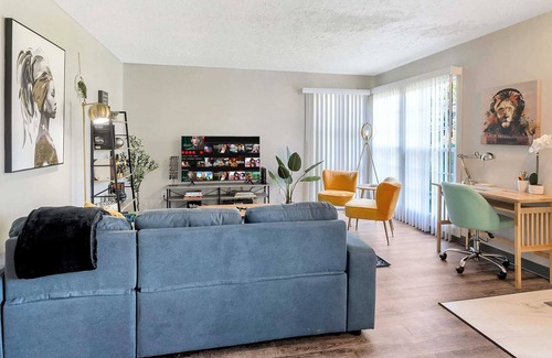 Madison Heights House | Suburban Retreat, Cozy & Quiet