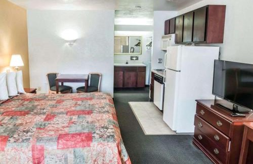 Tallahassee Hotel | Suburban Studios Tallahassee near University