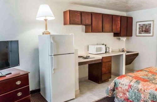 Tallahassee Hotel | Suburban Studios Tallahassee near University
