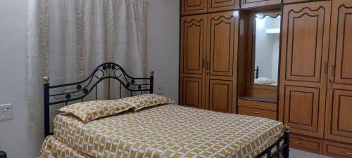 Holy Cross Colony House | Suburbs Holiday Home