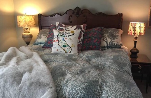 Los Alamos Apartment | Succulent private suite